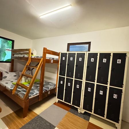 Aquaholik Traveler'S Lodge El Nido Bagian luar foto