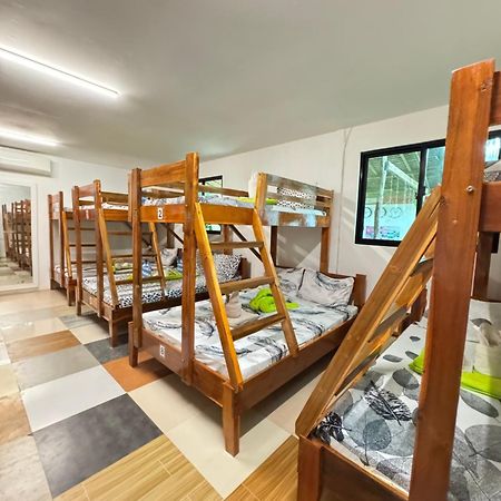 Aquaholik Traveler'S Lodge El Nido Bagian luar foto