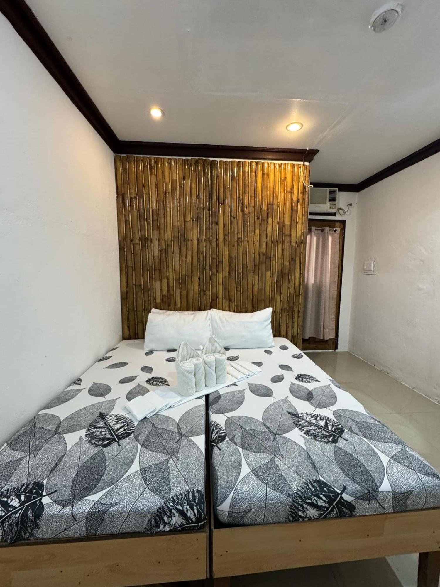 Aquaholik Traveler'S Lodge El Nido Bagian luar foto
