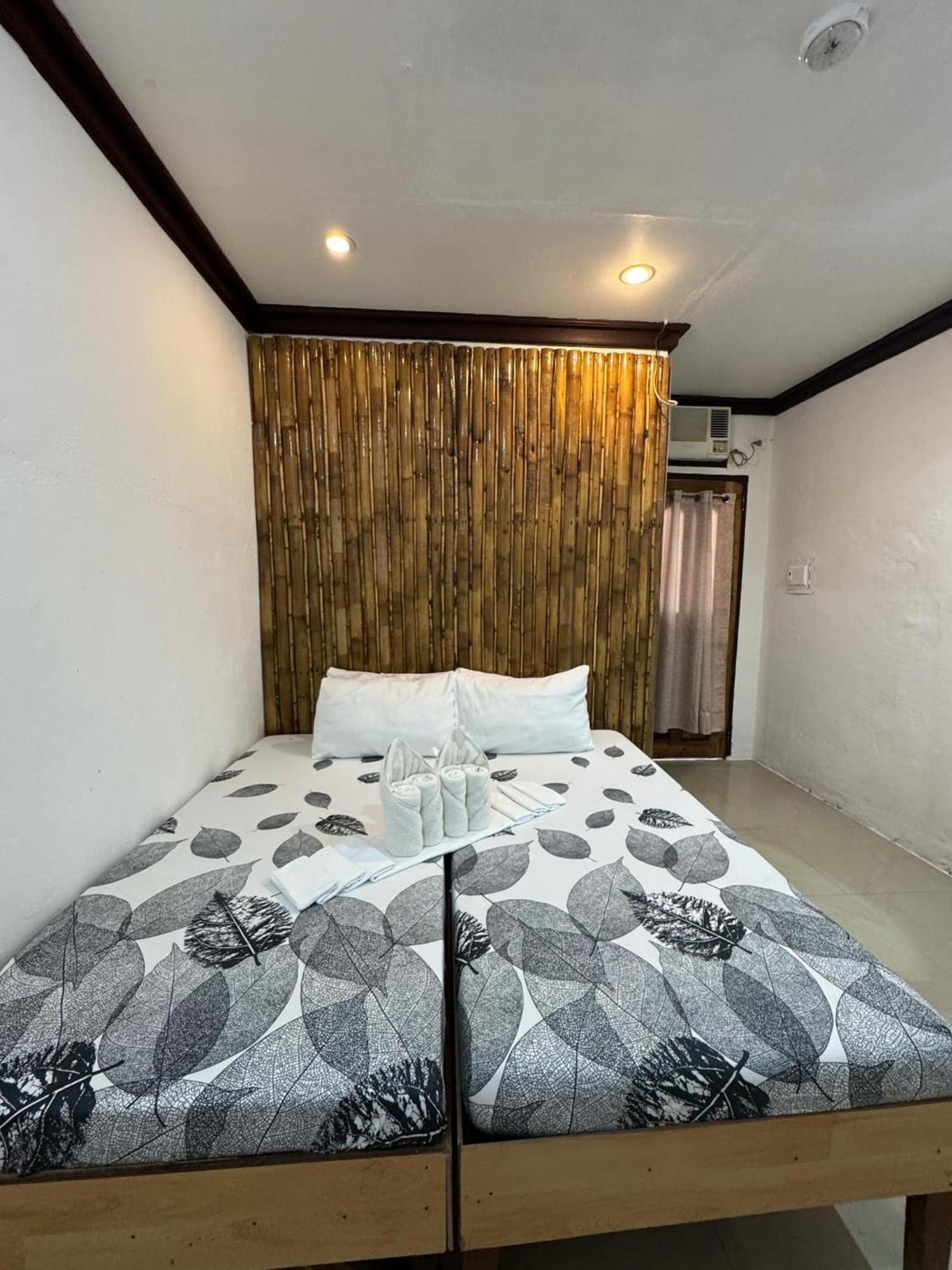 Aquaholik Traveler'S Lodge El Nido Bagian luar foto