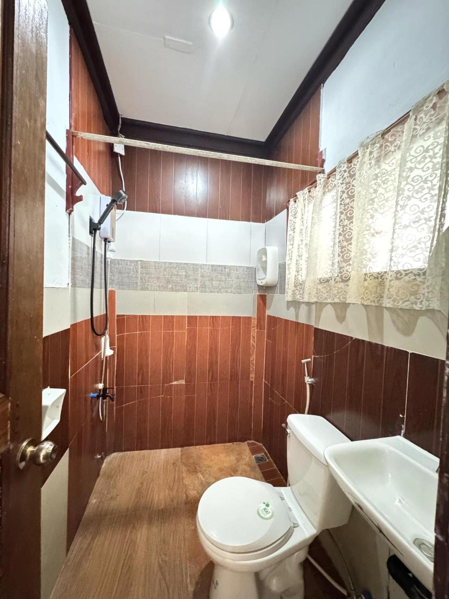 Aquaholik Traveler'S Lodge El Nido Bagian luar foto