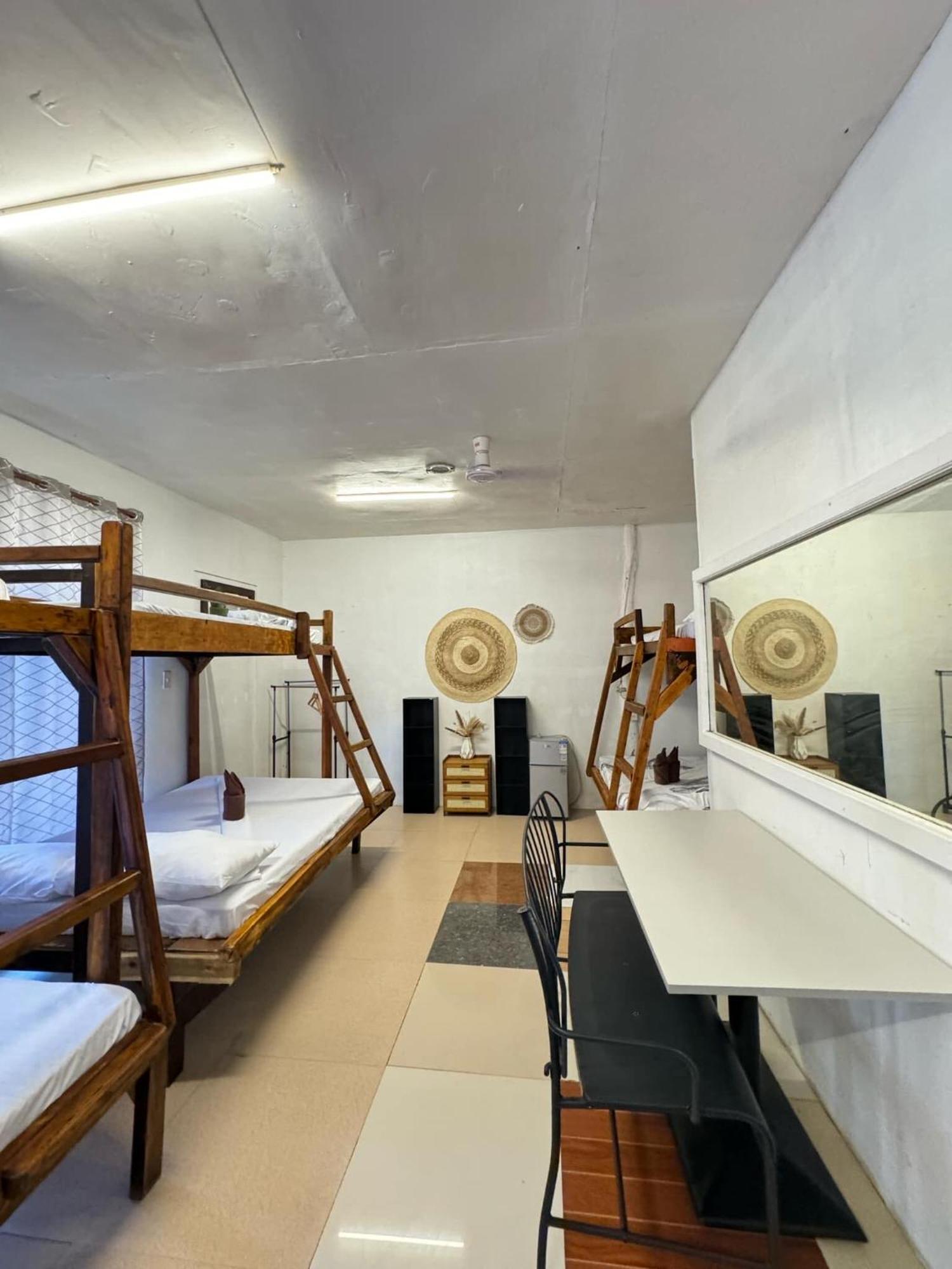 Aquaholik Traveler'S Lodge El Nido Bagian luar foto