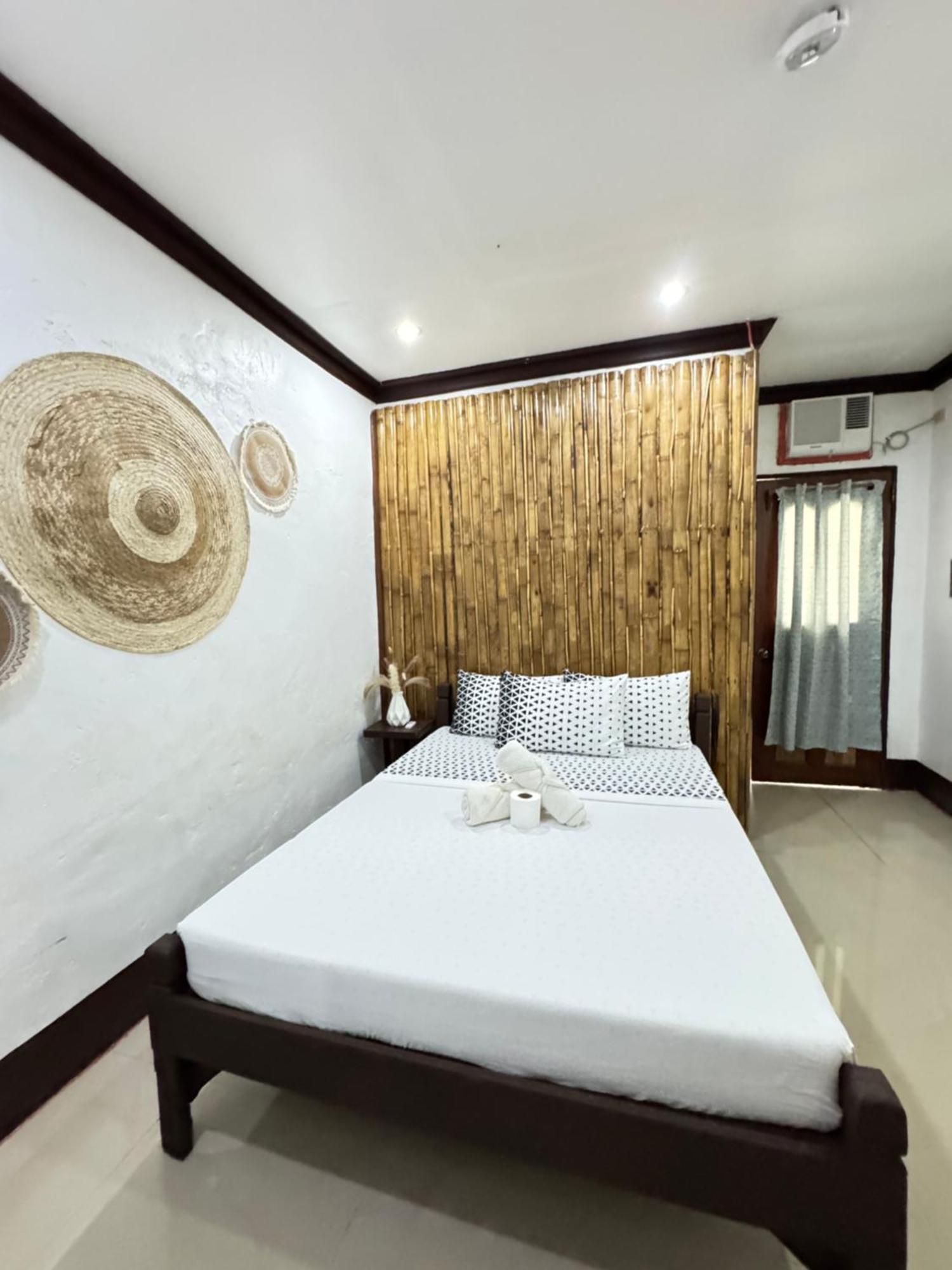 Aquaholik Traveler'S Lodge El Nido Bagian luar foto