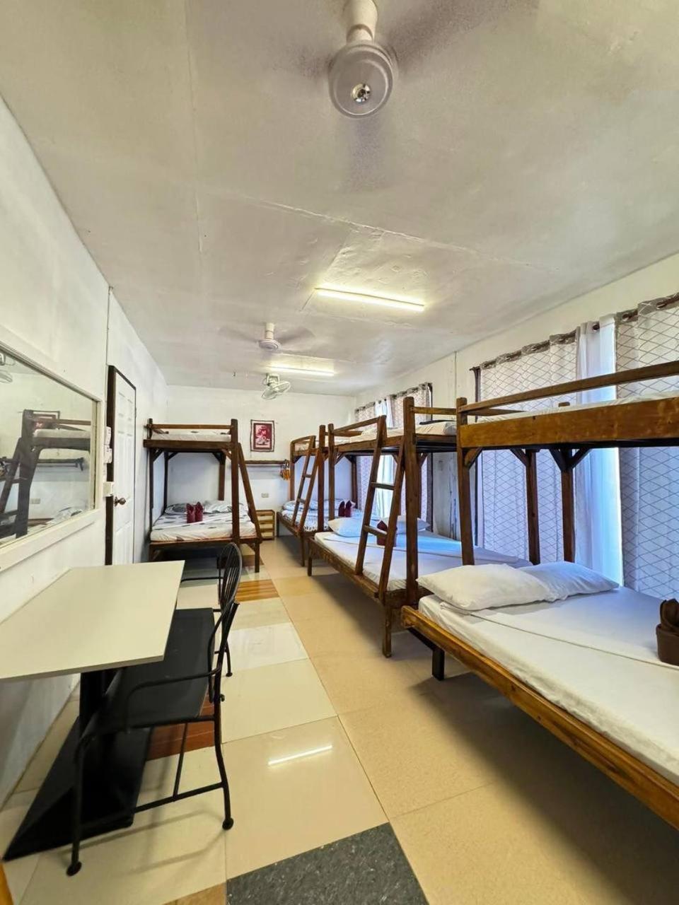 Aquaholik Traveler'S Lodge El Nido Bagian luar foto