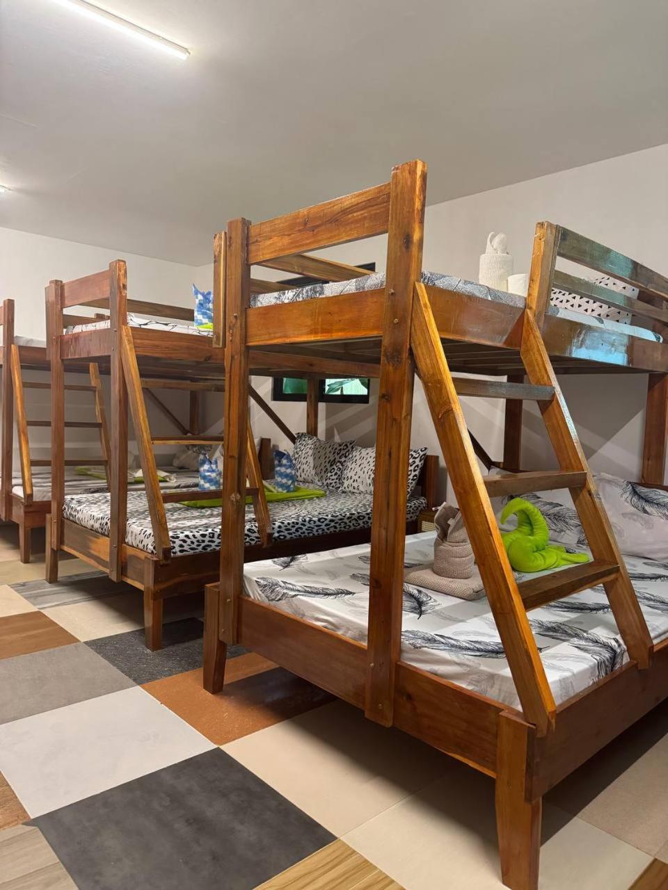 Aquaholik Traveler'S Lodge El Nido Bagian luar foto