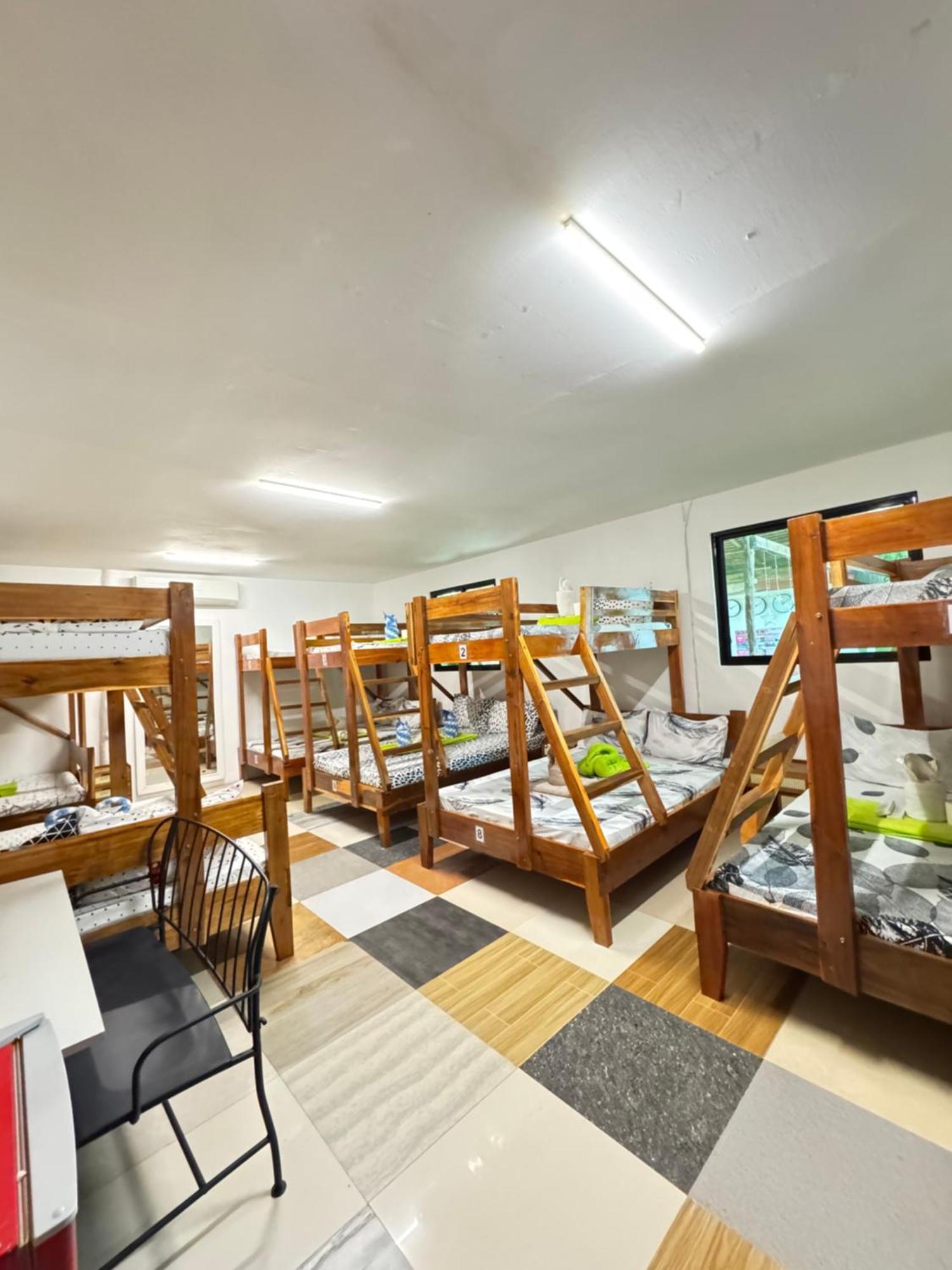 Aquaholik Traveler'S Lodge El Nido Bagian luar foto