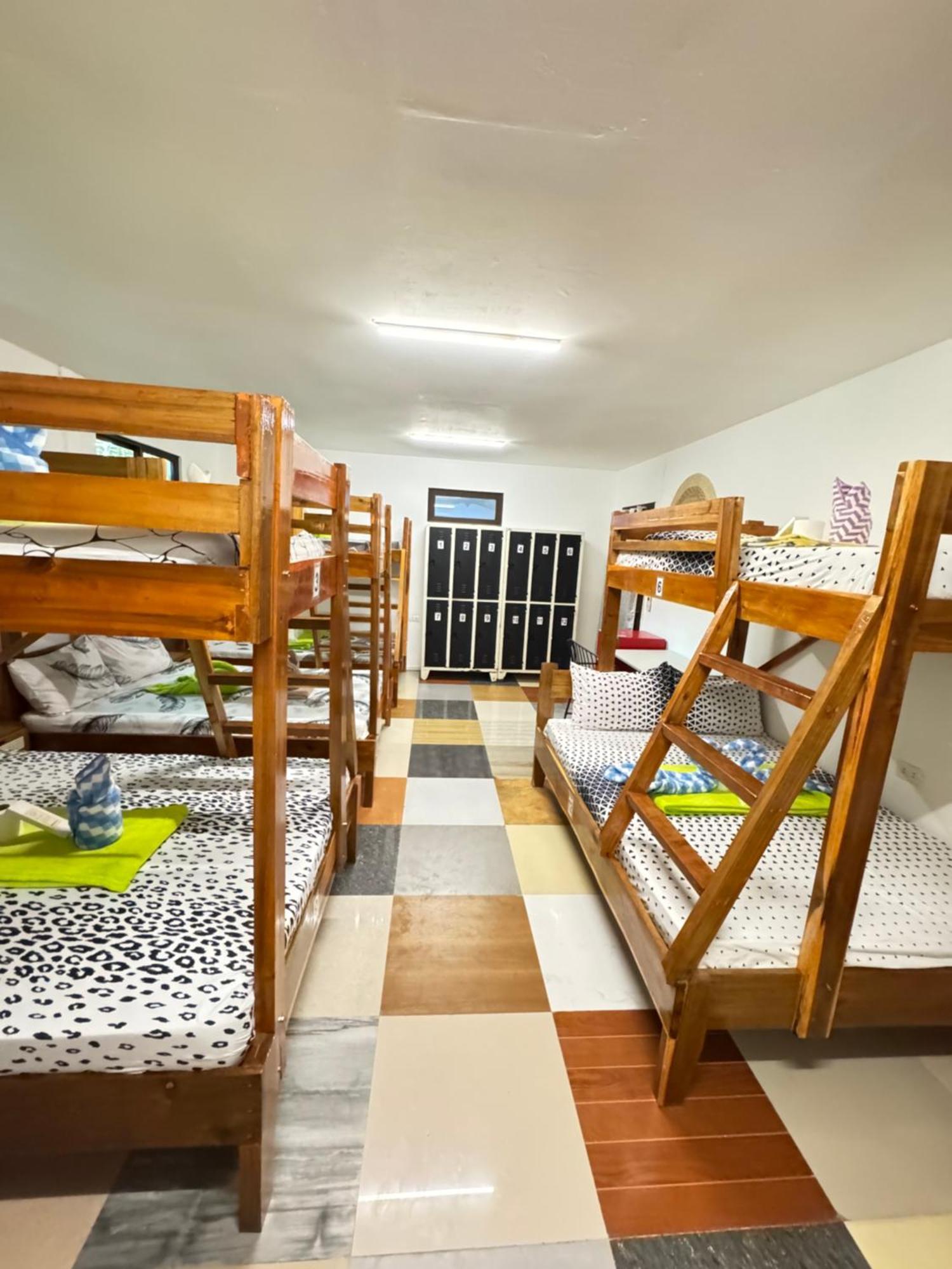 Aquaholik Traveler'S Lodge El Nido Bagian luar foto